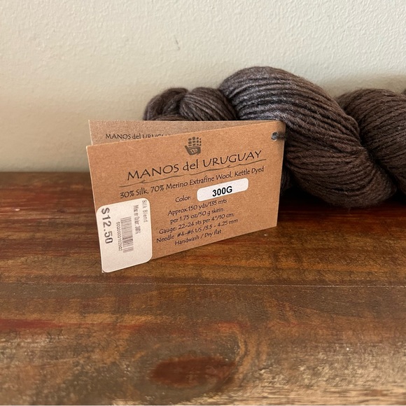 Manos Silk Blend Yarn - Picture 3 of 3